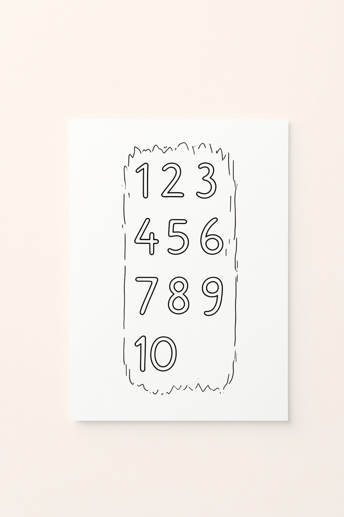 Poster educativo verticale per bambini in bianco e nero da colorare con i numeri da 1 a 10, su delicato sfondo rosato.