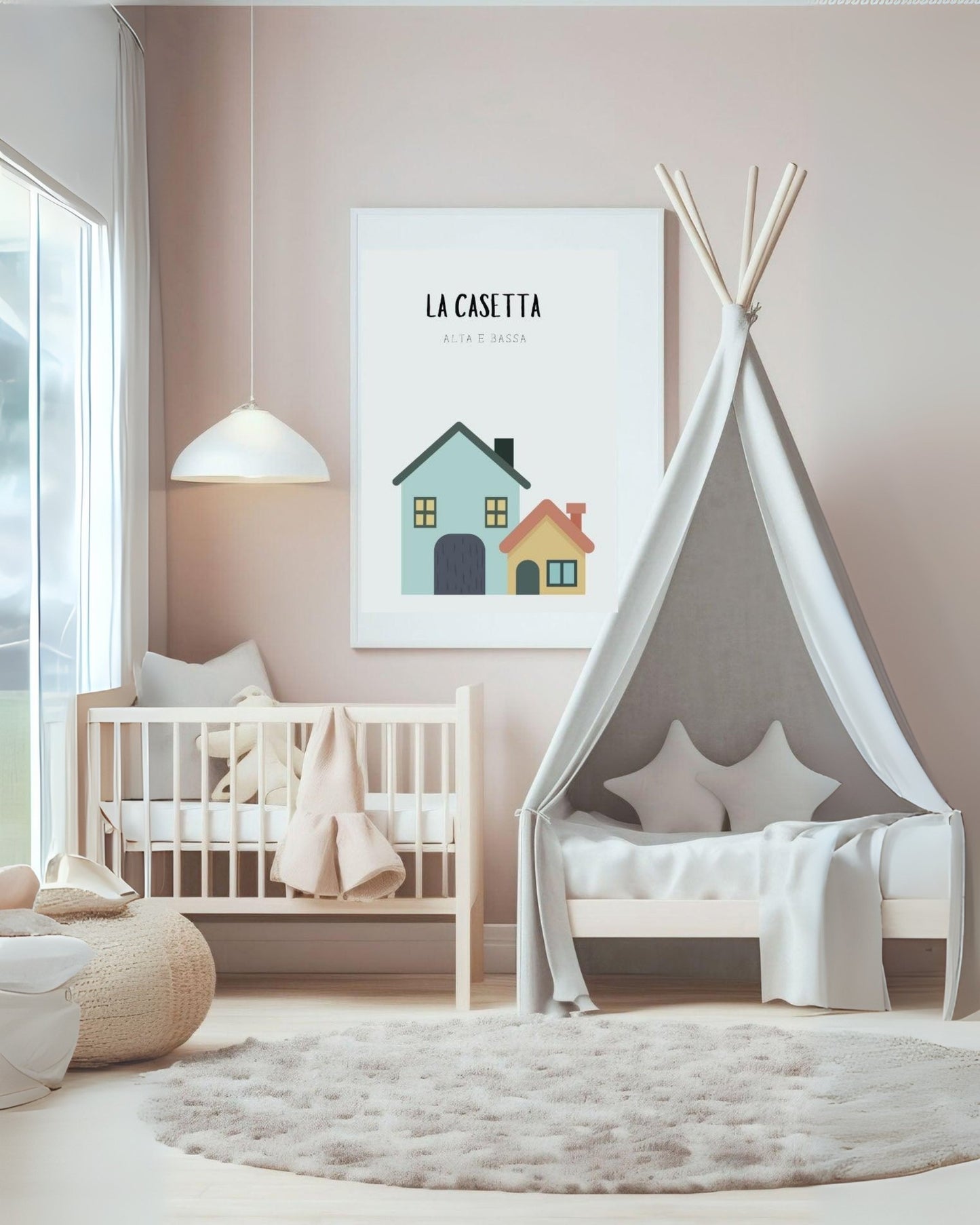 Poster La Casetta alta e bassa esposto in cameretta moderna con lettino e tenda gioco