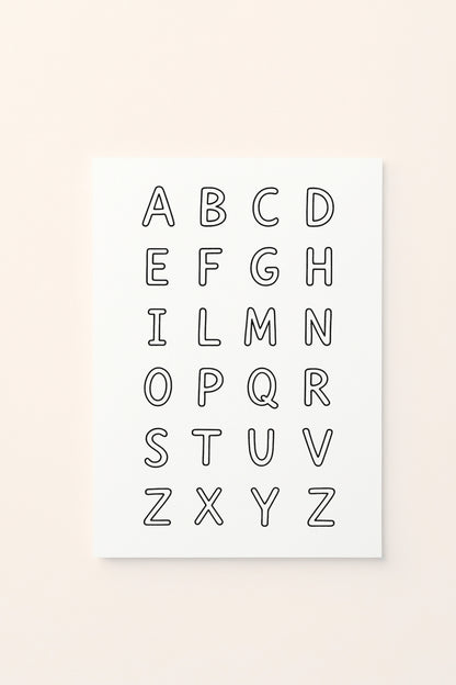 Poster educativo per bambini in bianco e nero da colorare con lettere dell'alfabeto, su delicato sfondo rosato.