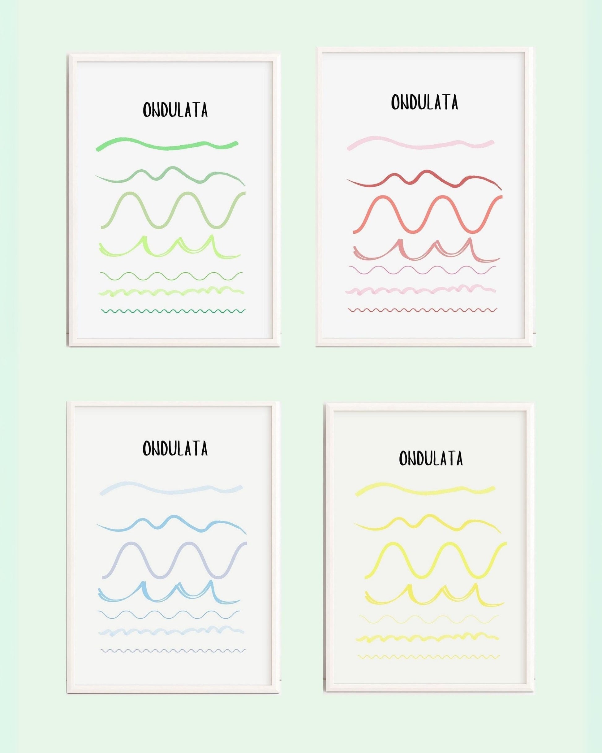 Poster educativo con linee ondulate in quattro varianti di colore (verde, rosso, blu e giallo), utile per attività di pregrafismo e riconoscimento visivo dei bambini.