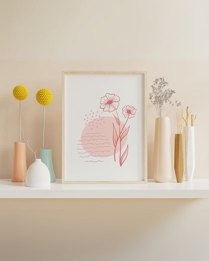 Poster digitale “Fiori in Quadro” in stile minimal, con due fiori stilizzati rosa su sfondo geometrico, esposto su mensola con vasi decorativi moderni.