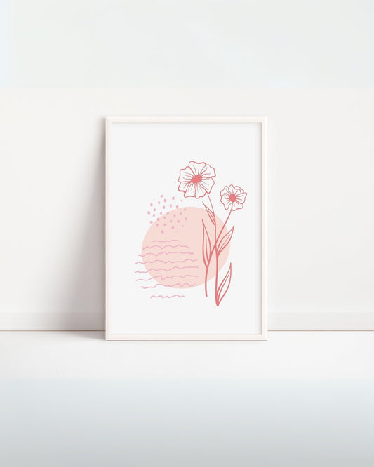 Poster “Fiori in Quadro” con illustrazione minimal di due fiori rosa e forme geometriche astratte, appoggiato a parete bianca in stile moderno e luminoso.