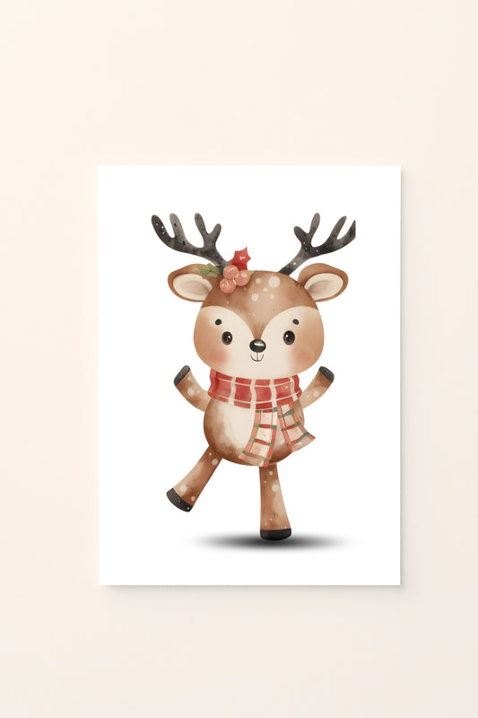 Poster natalizio in acquerello con una dolce renna e agrifoglio tra le corna su sfondo rosato, perfetto per decorare la cameretta in modo caldo e festoso.