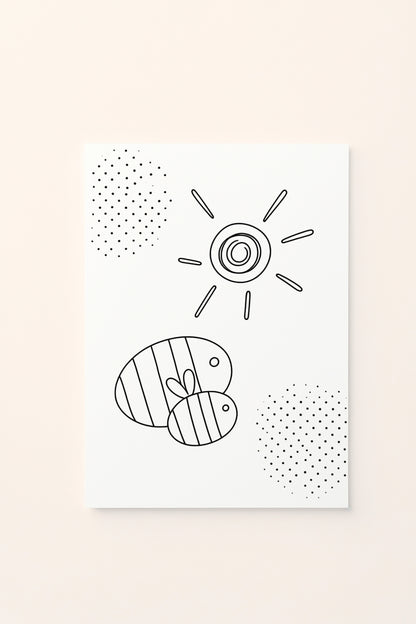 Poster educativo per bambini in bianco e nero da colorare con api e sole, su delicato sfondo rosato.