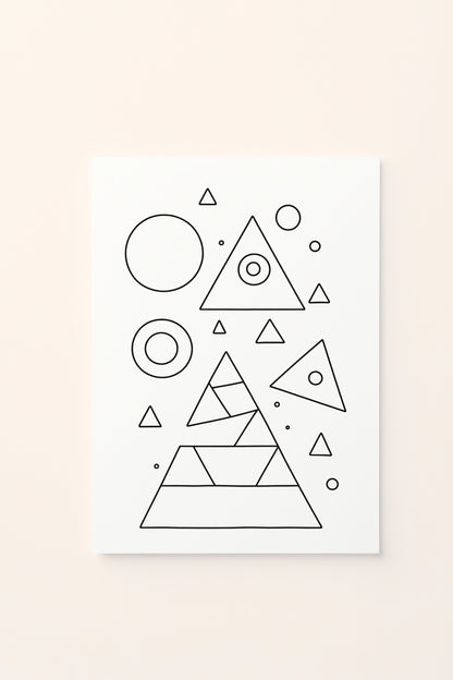 Poster educativo per bambini in bianco e nero da colorare con composizione di triangoli e cerchi, su delicato sfondo rosato.