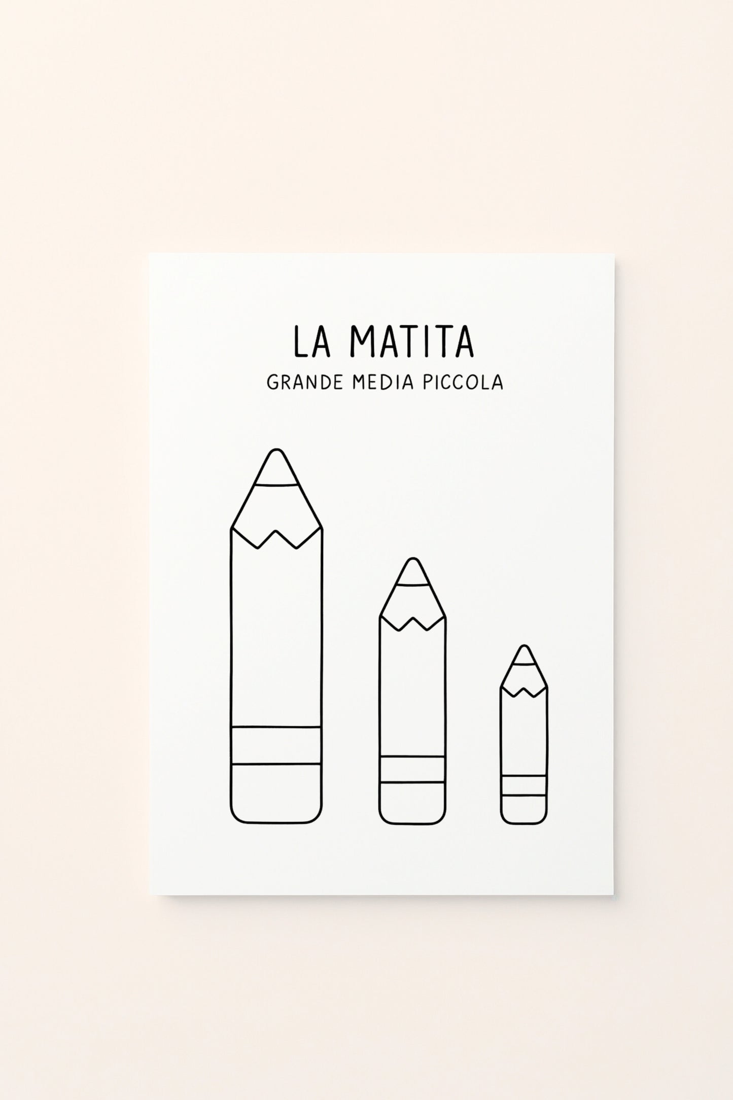 Poster educativo per bambini in bianco e nero da colorare con la matita, su delicato sfondo rosato.