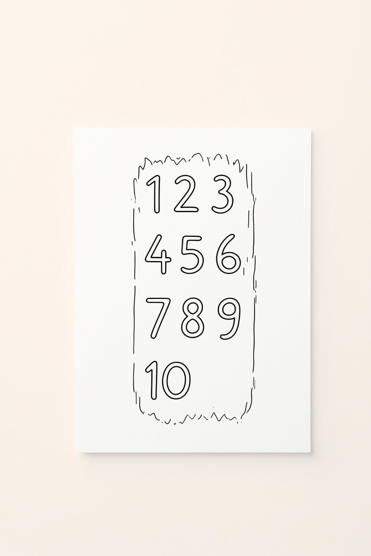 Poster educativo verticale per bambini in bianco e nero da colorare con i numeri da 1 a 10, su delicato sfondo rosato.