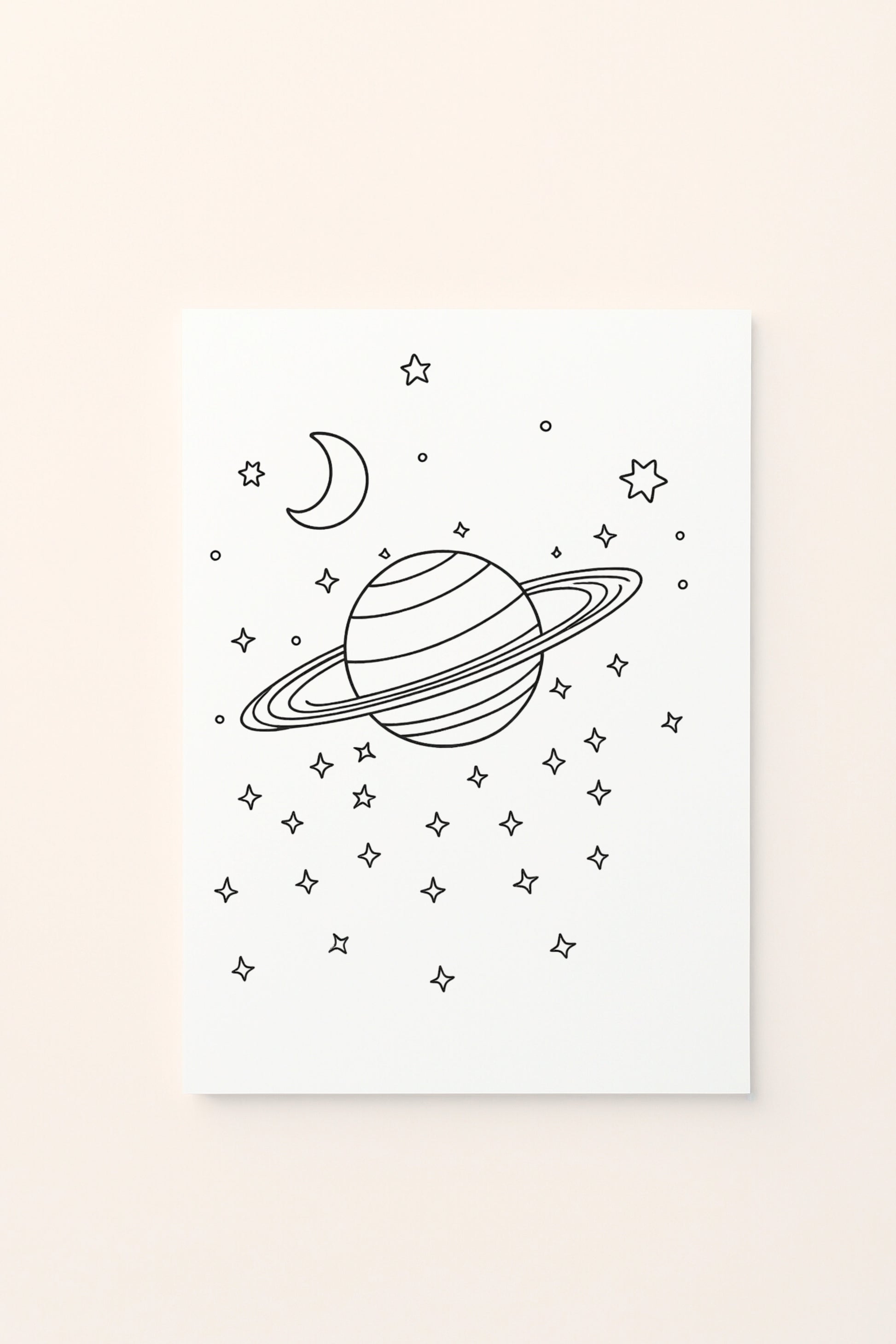 Poster educativo per bambini in bianco e nero da colorare con pianeta ad anello e luna, su delicato sfondo rosato.