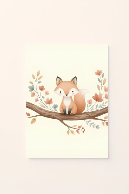 Poster per bambini con volpe illustrata su un ramo circondato da foglie e piccoli elementi autunnali, presentato su sfondo rosato.