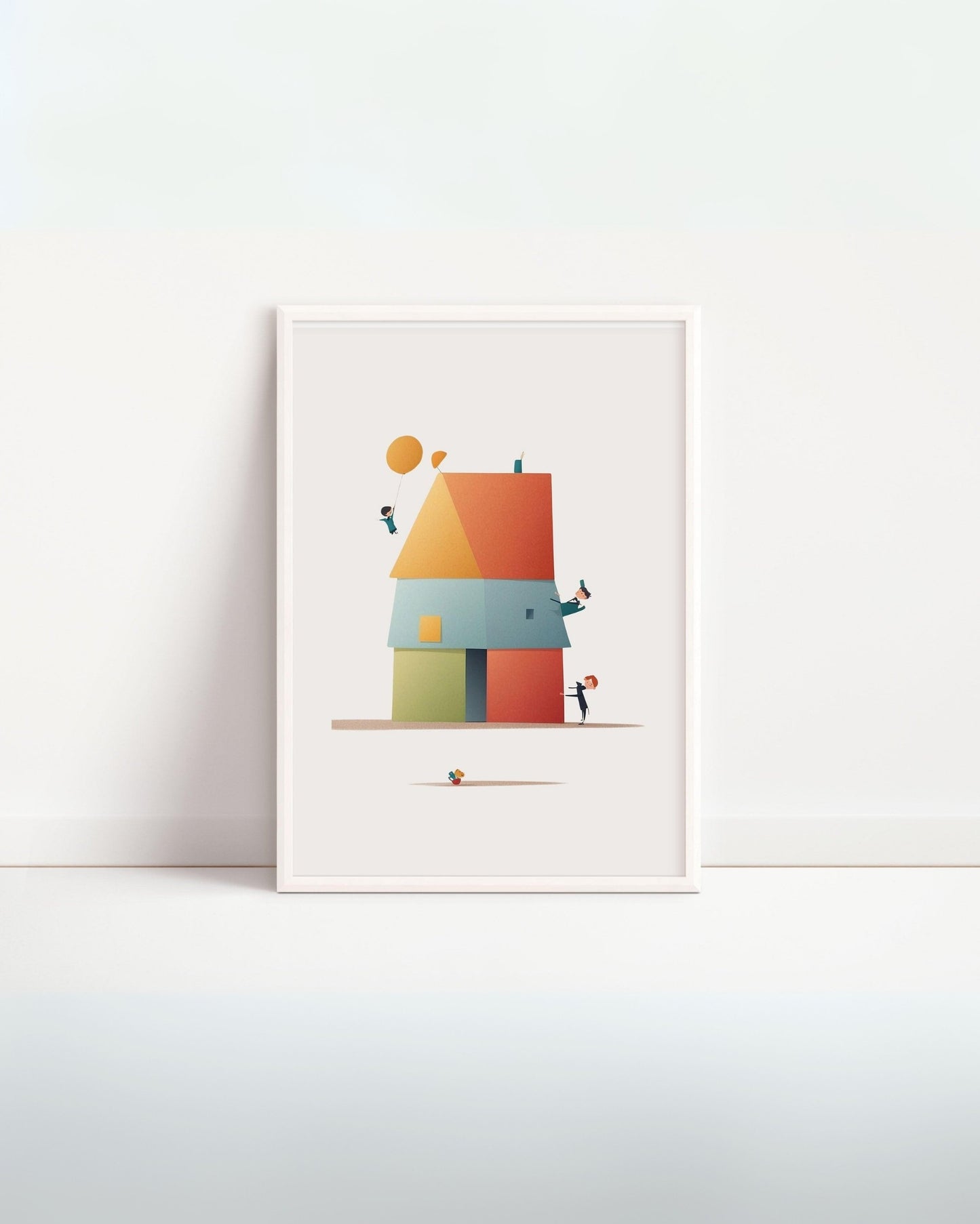 Poster geometrico “Casa in Quadro” con casetta stilizzata composta da quadrati e triangoli colorati, cornice bianca su sfondo minimal.