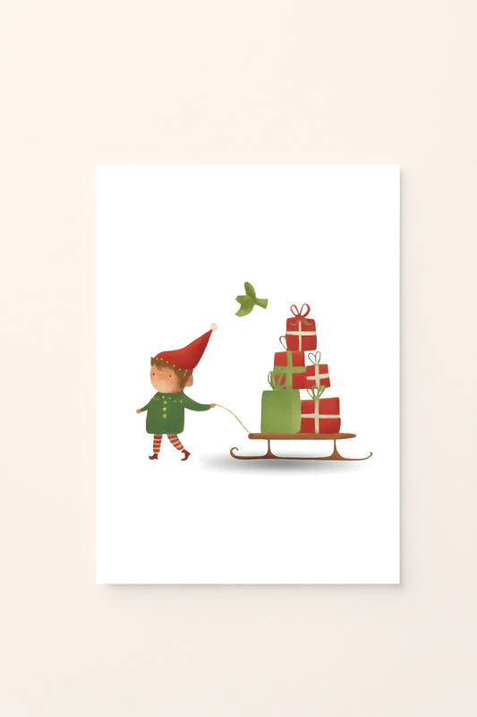 Poster decorativo per bambini con un elfo che trascina una slitta piena di regali su sfondo rosato, perfetto per la cameretta. Un design natalizio delicato, tenero e armonioso.