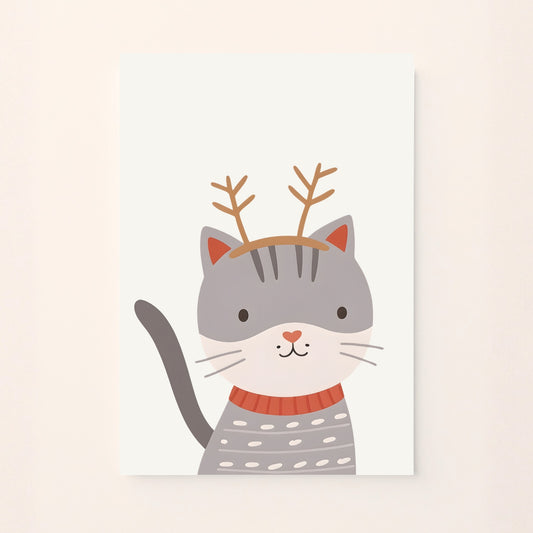 “Poster decorativo per bambini con un gattino con corna di renna  su sfondo bianco, perfetto per decorare la cameretta in modo dolce e giocoso.”