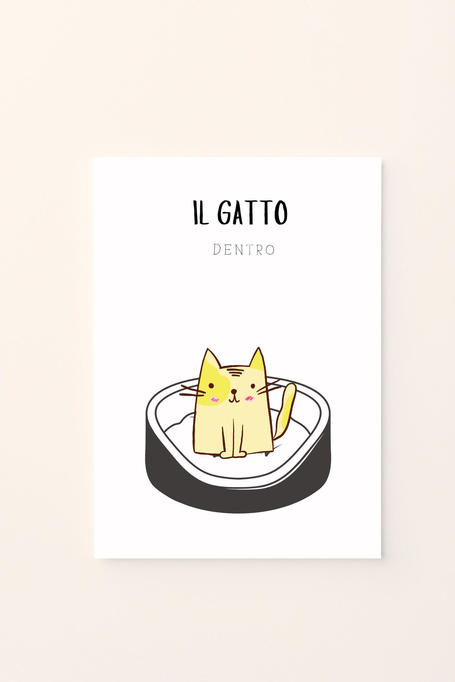  poster con un gatto dentro la cuccia , su sfondo rosato. Decorazione educativa e dolce per la cameretta dei bambini, perfetta per imparare le prime nozioni di posizione e spazio.
