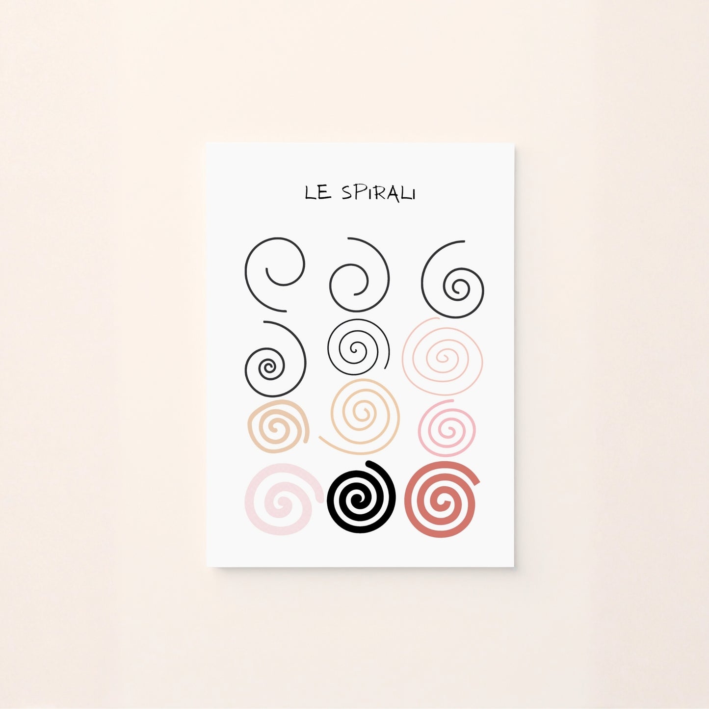 Poster educativo “Le Spirali” appeso alla parete, con illustrazioni di spirali nere e colorate su sfondo bianco, ideale per decorare la cameretta dei bambini.