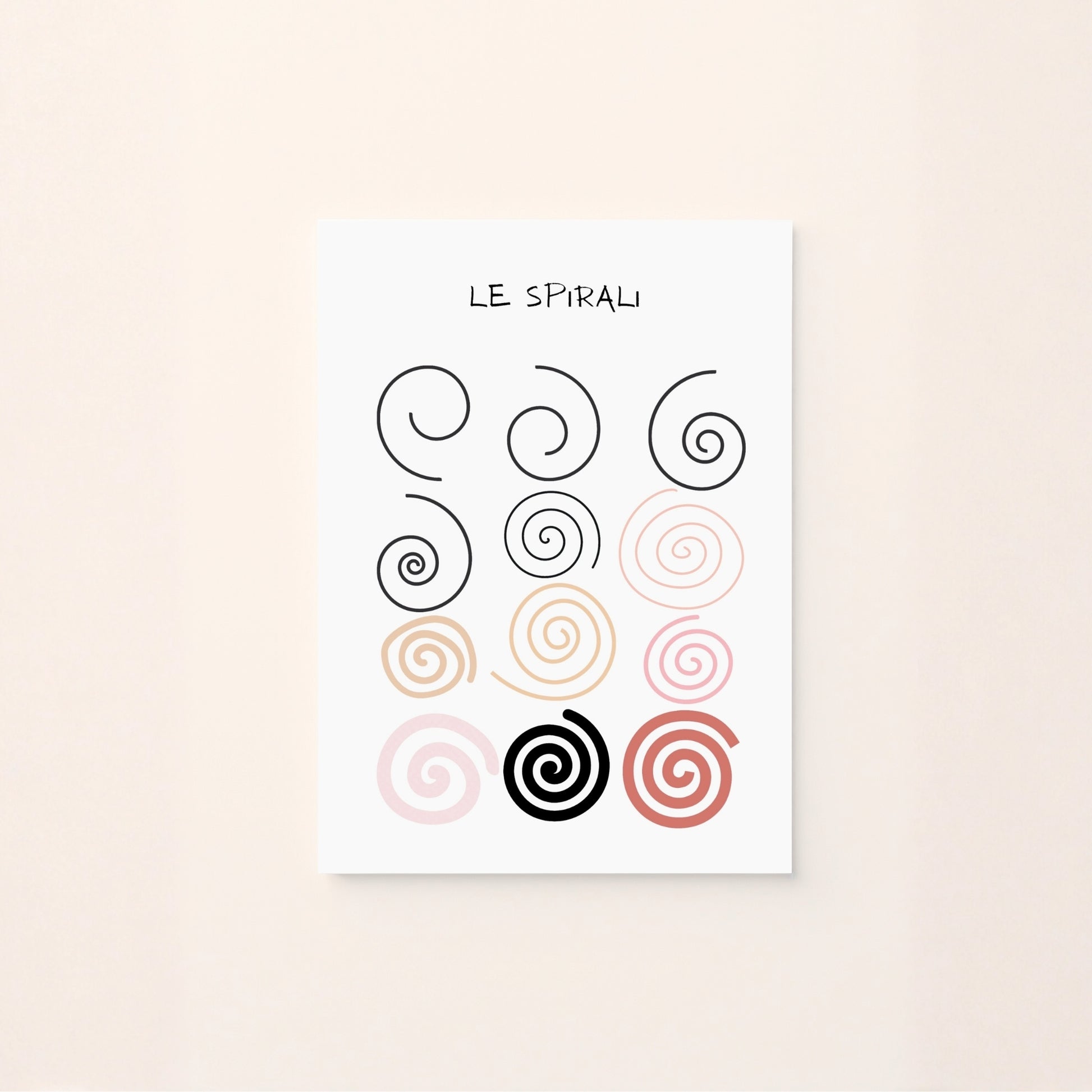 Poster educativo “Le Spirali” appeso alla parete, con illustrazioni di spirali nere e colorate su sfondo bianco, ideale per decorare la cameretta dei bambini.