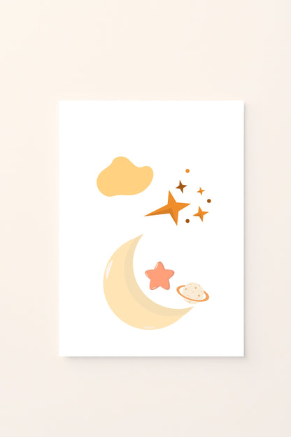 Poster illustrato con luna, stelle e pianeta su sfondo rosato, ideale per decorare la cameretta dei bambini e creare un’atmosfera magica e serena ispirata allo spazio.