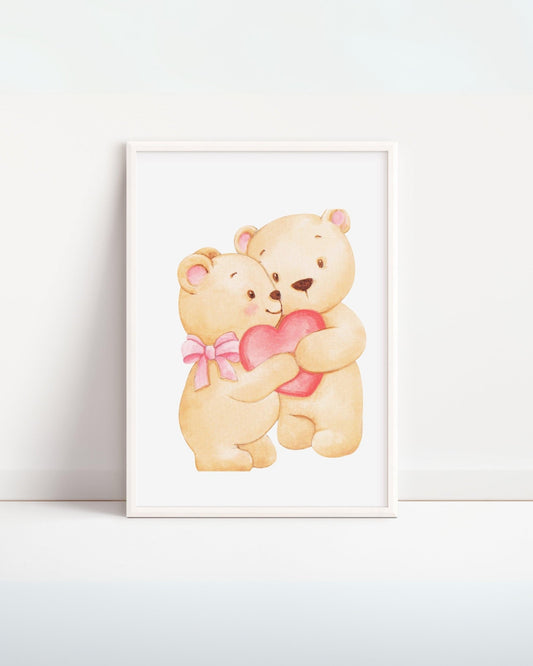 Poster con due orsetti che si abbracciano e tengono un cuore rosa, decorazione dolce per cameretta bambini