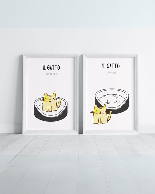 Poster per bambini con un gatto giallo raffigurato dentro e fuori dalla sua cuccia, design minimal e divertente per cameretta.