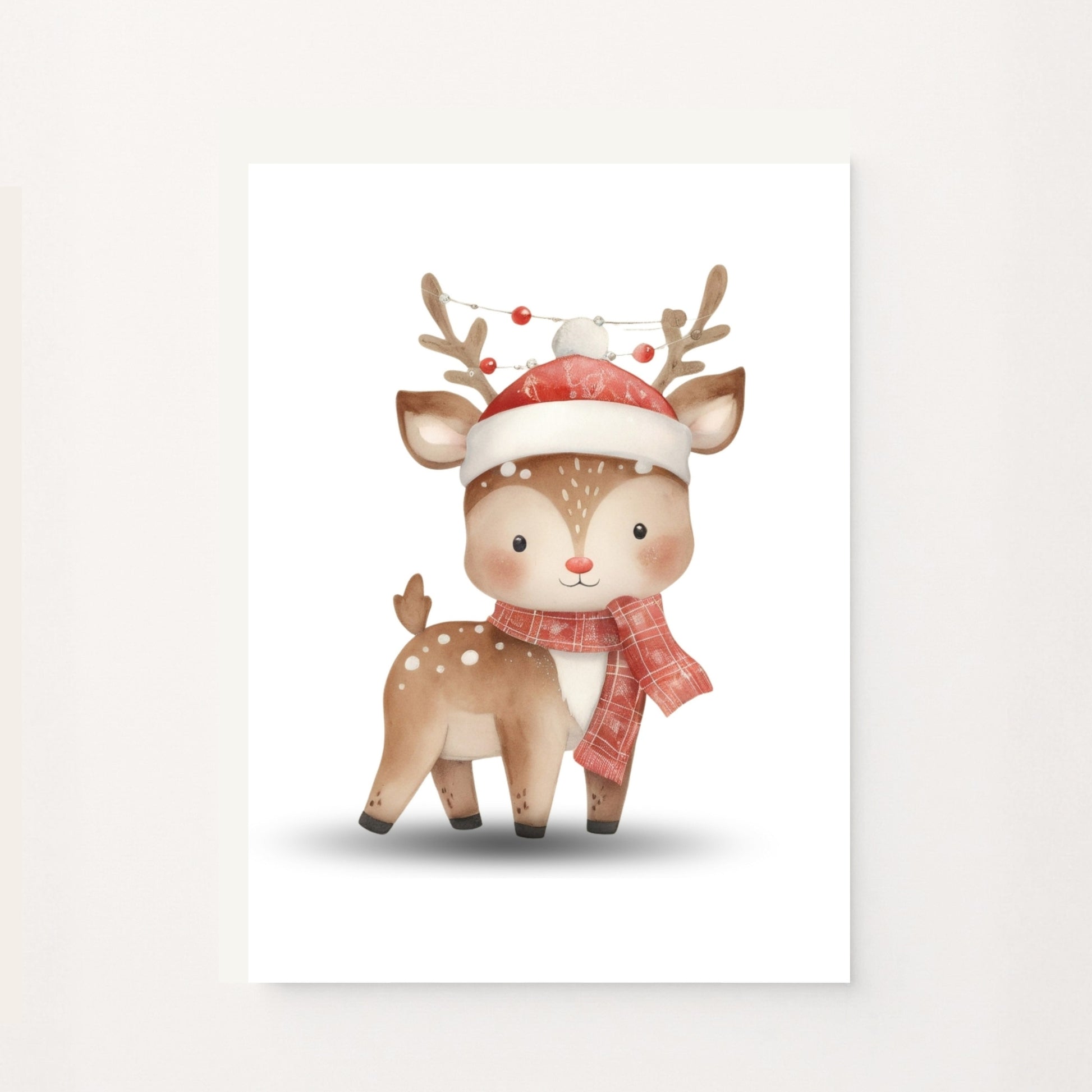 Poster natalizio in acquerello con una tenera renna e lucine tra le corna su sfondo rosato, perfetto per decorare la cameretta in modo dolce e festoso.