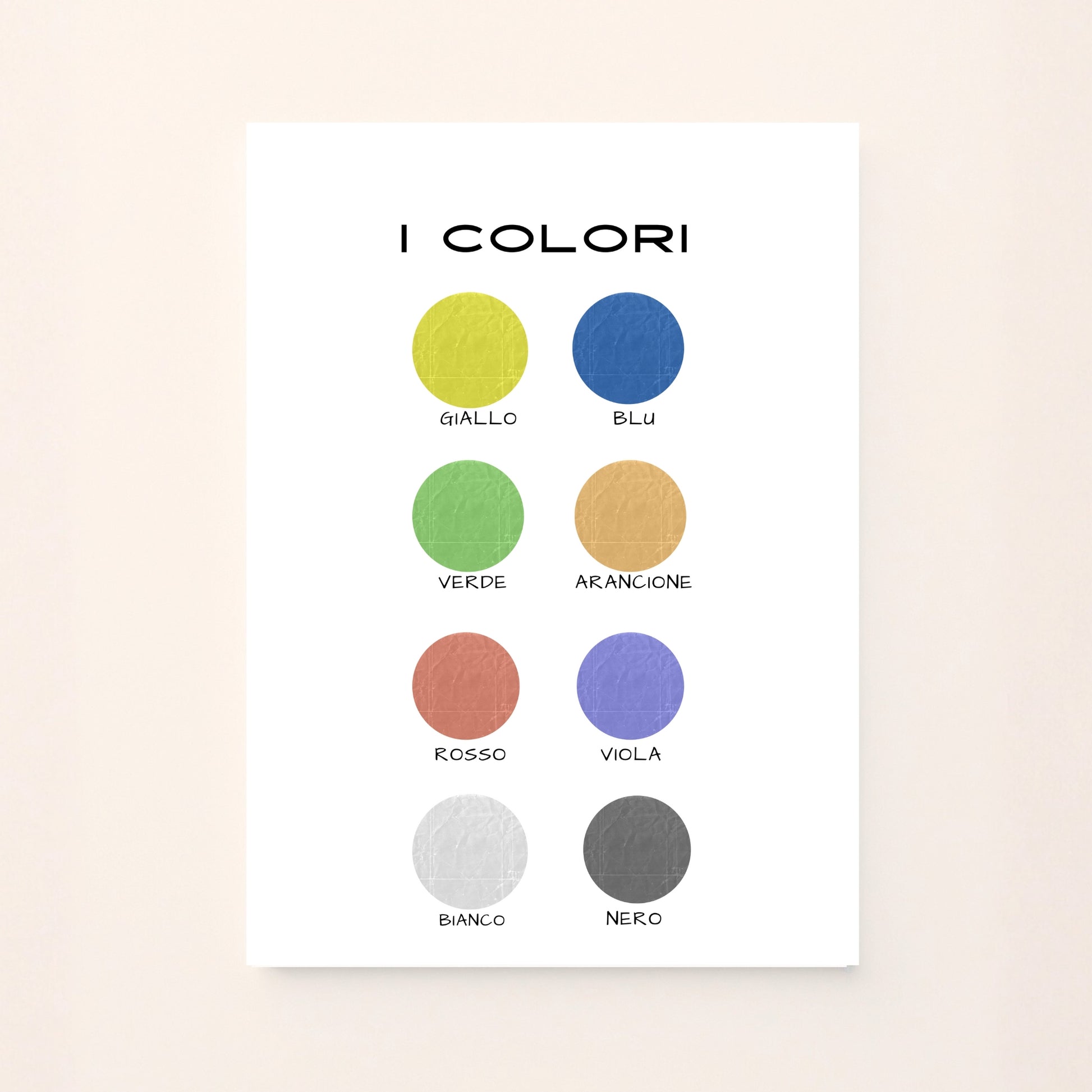 Poster decorativo con tondi colorati su sfondo rosato, ideale per la cameretta dei bambini. Un design semplice e allegro che stimola la percezione visiva e aggiunge un tocco di colore all’ambiente.
