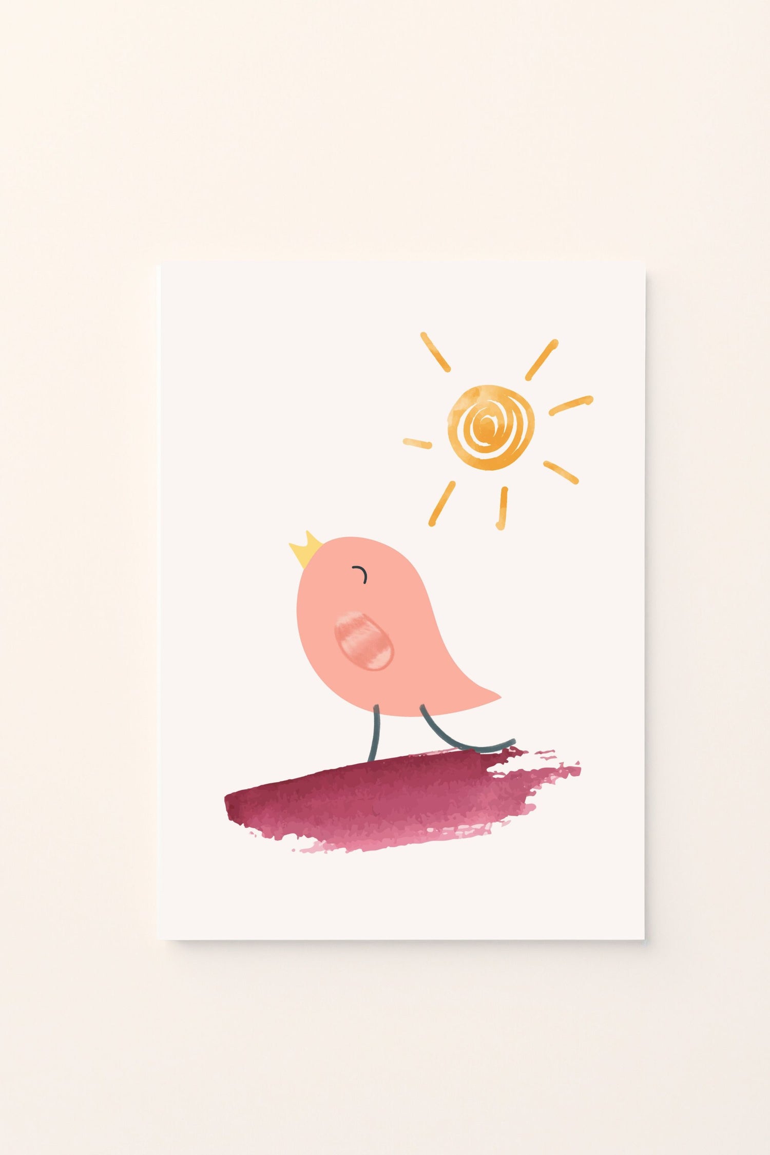 Poster illustrato con uccellino rosa al sole su sfondo rosato, ideale per decorare la cameretta dei bambini con un’immagine dolce e luminosa che trasmette serenità.