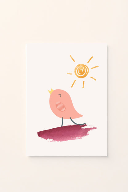 Poster illustrato con uccellino rosa al sole su sfondo rosato, ideale per decorare la cameretta dei bambini con un’immagine dolce e luminosa che trasmette serenità.
